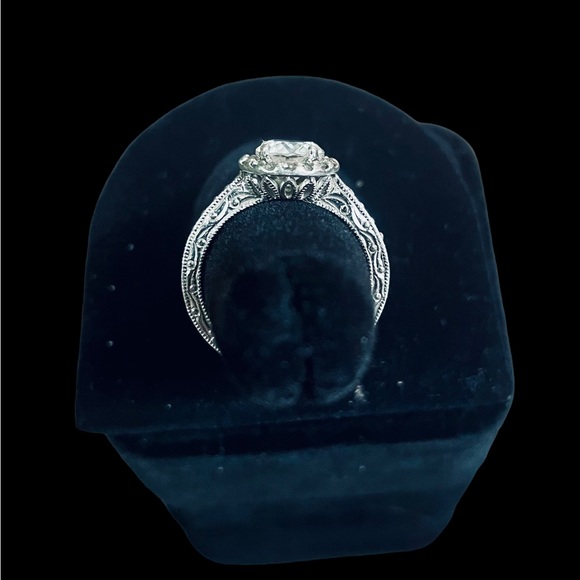 Tacori for Diamonique ring size 6
Price is firm ring is rare 💍 - Picture 7 of 8